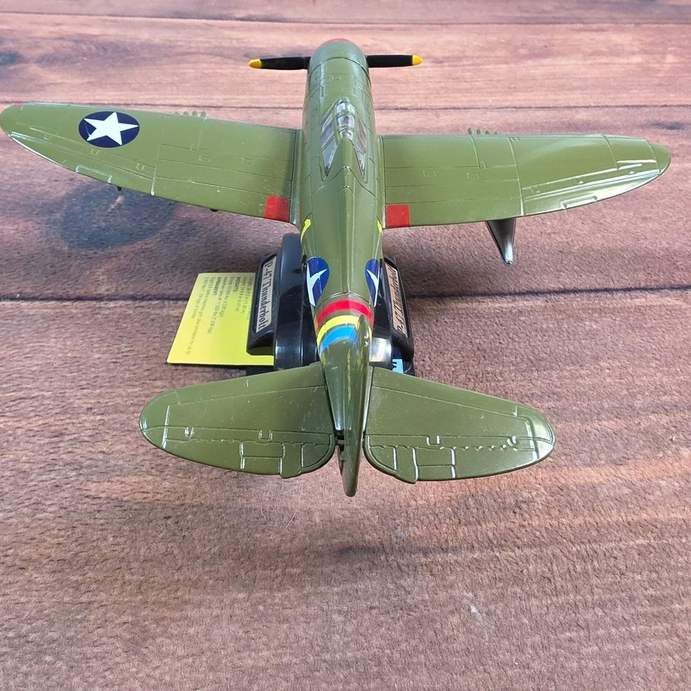P-47 Thunderbolt Fighter Aircraft Model Green Excellent WWII Display Base